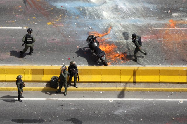 La fuerte represión de la GN contra la Marcha de Los Libertadores. REUTERS/Christian Veron