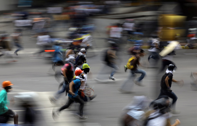 Van 60 días y la protesta no cesa: Así lanzaron lacrimógenas contra los estudiantes (Fotos)