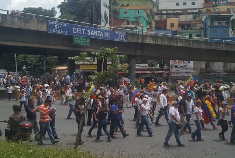 Manifestantes en Santa Fe caminan rumbo a la cancillería #31May (Fotos)