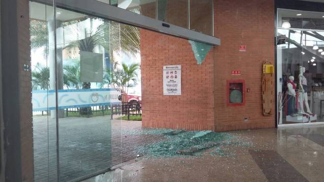 GNB causó destrozos en el centro comercial Orinokia de Puerto Ordaz. Foto: @Watcher_Ven 