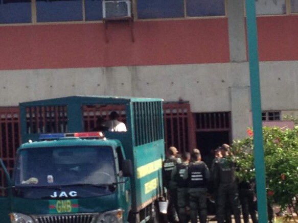 Trasladan a tribunales a los jóvenes detenidos en Guayana #17Jun