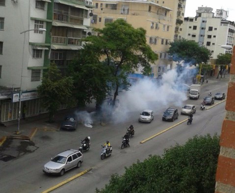 Reprimen a manifestantes que se concentraban en la avenida Victoria #19Jun