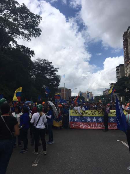 Manifestantes salieron desde El Marqués rumbo al CNE (Foto: @esteninf)