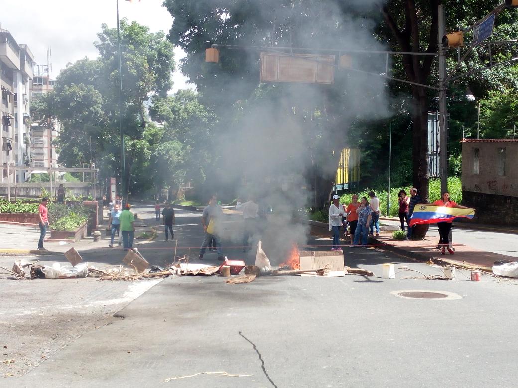 La avenida Sanz de El Marqués cerrada por el trancazo #26Jun