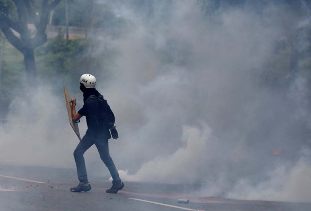 Cuerpos de seguridad redoblan la represión en las marchas. La resistencia sigue. REUTERS/Carlos Garcia Rawlins