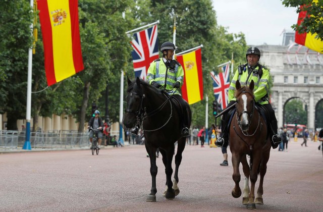 The Union flag hangs alongside the flag of Spain ahead of the visit of King Felipe VI and Queen Letizia of Spain, in the Mall in London, Britain July 11, 2017. REUTERS/Peter Nicholls