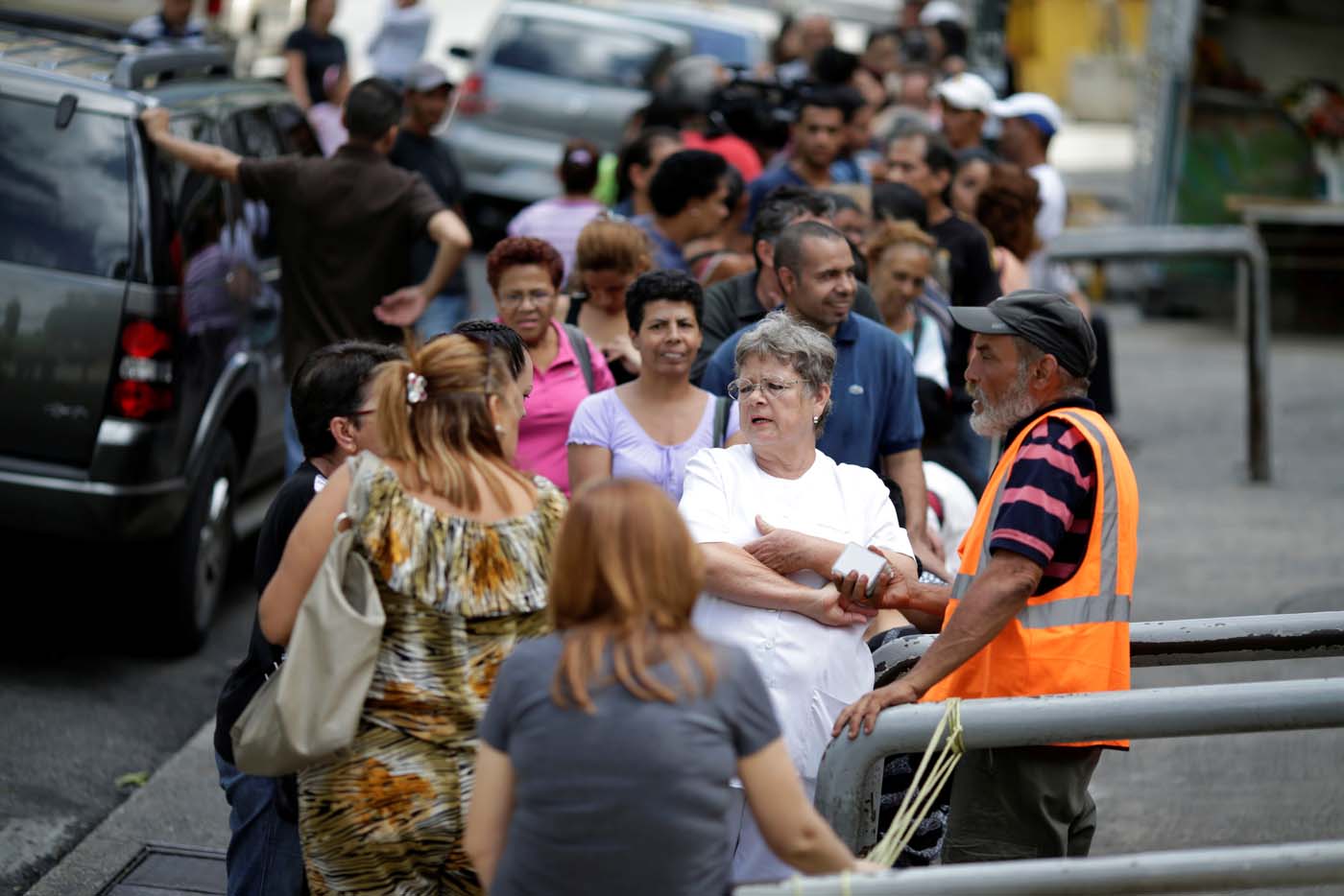 Barricadas y compras nerviosas marcan la víspera de la votación de la constituyente cubana (fotos)