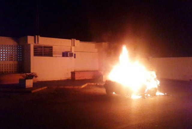 Coletivos paramilitares incendiaron un autobús en liceo del estado Lara 