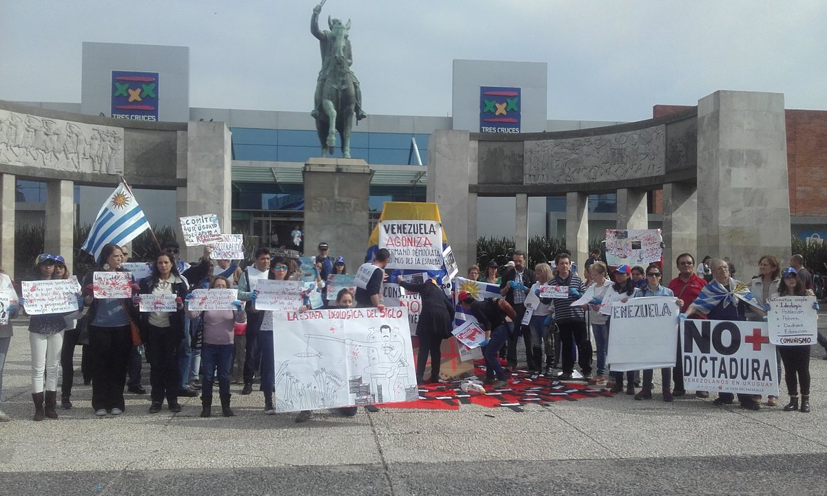 Venezolanos en Montevideo protestan contra la Constituyente