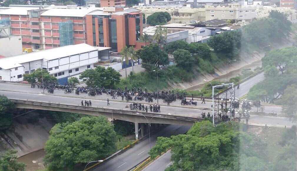 GNB reprime a manifestantes en Los Ruices #30Jul (Fotos)