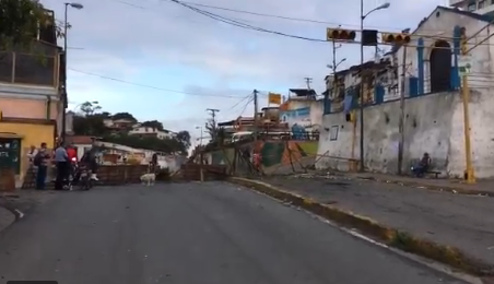 Reportan accesos cerrados hacia el pueblo de El Hatillo #20Jul