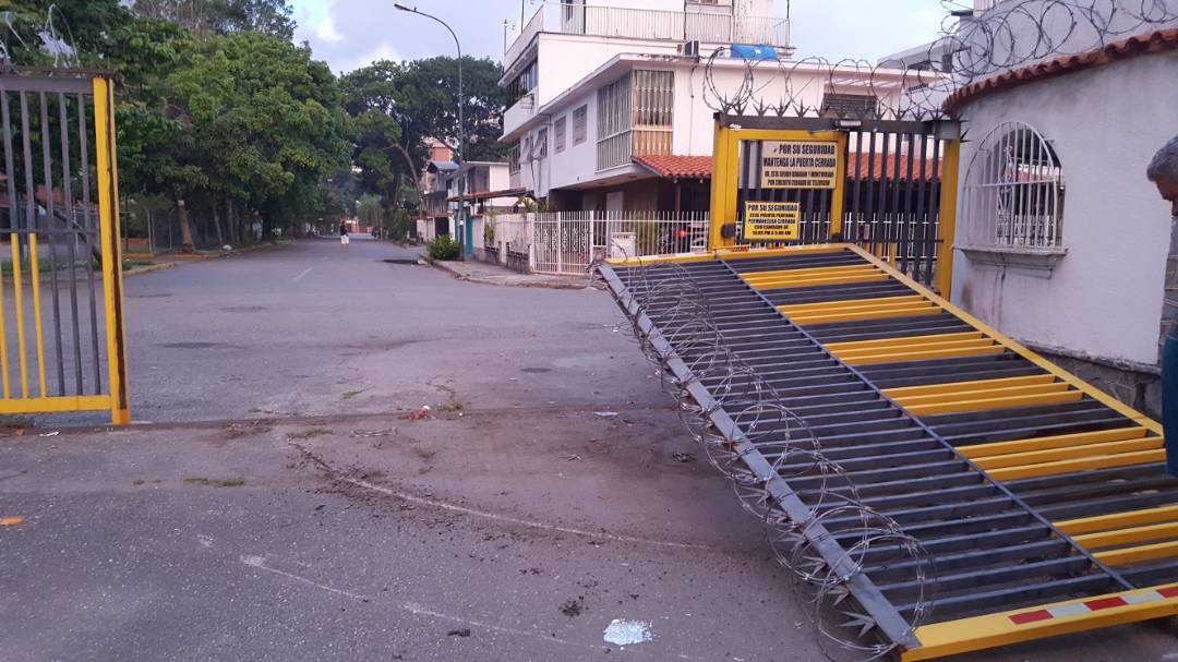 La GNB entró con fusiles y armas de fuego en residencias de la California Sur (fotos)