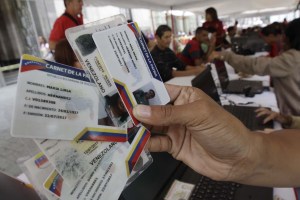 Promesas y mentiras del Carnet de la Patria, el documento de control social del régimen de Nicolás Maduro