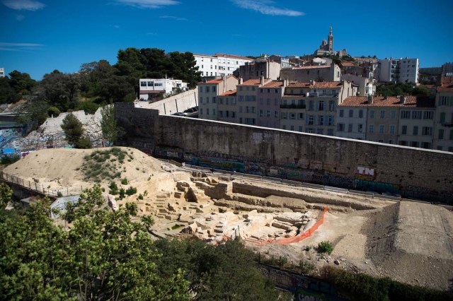 A picture taken on July 28, 2017 in Marseille, southern France, shows the area of a Ancient Greek quarry set to be classified as a historical monument after the mobilization of local residents. / AFP PHOTO / BERTRAND LANGLOIS