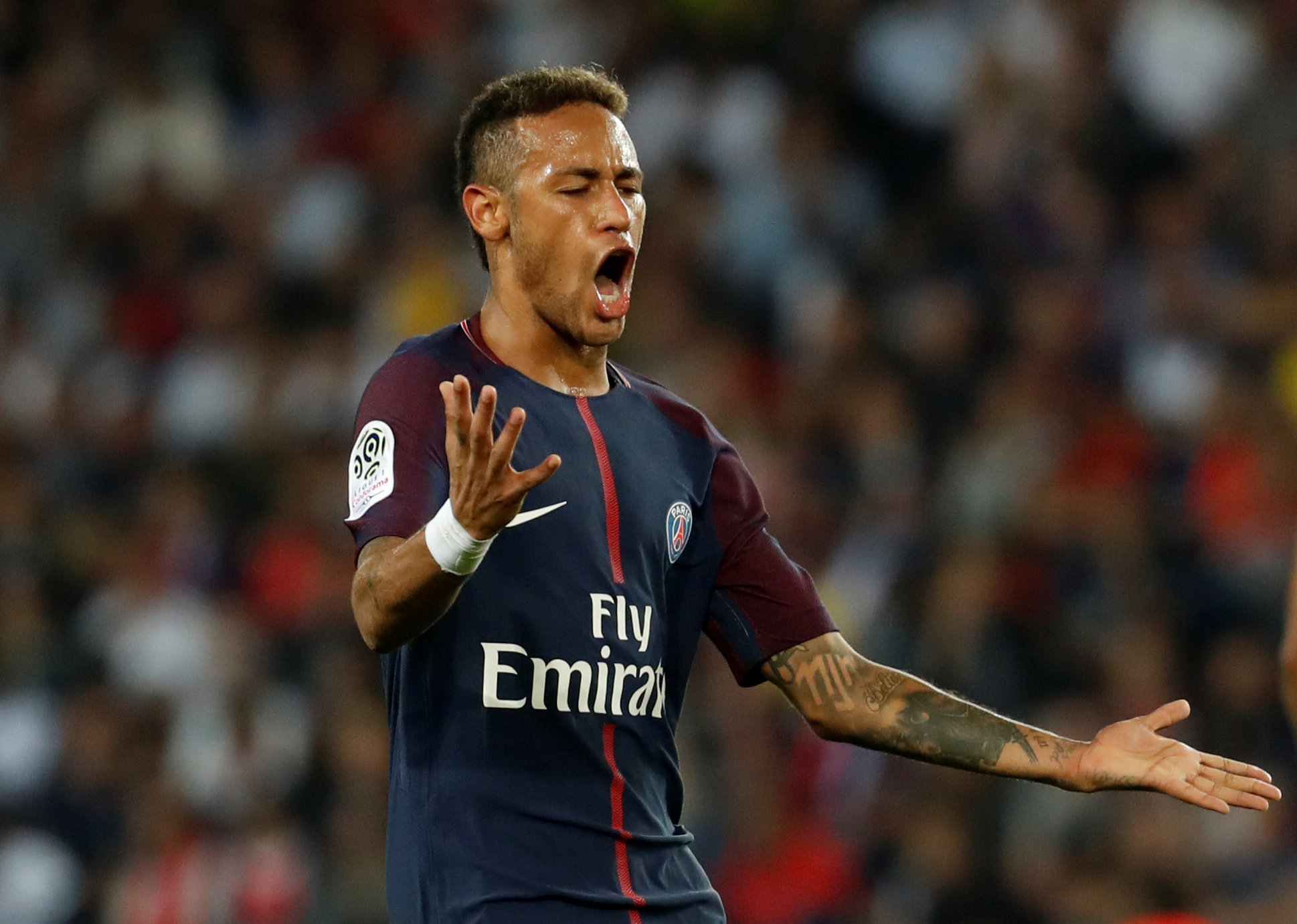 Neymar se une a la selección brasileña junto con sus compañeros del PSG