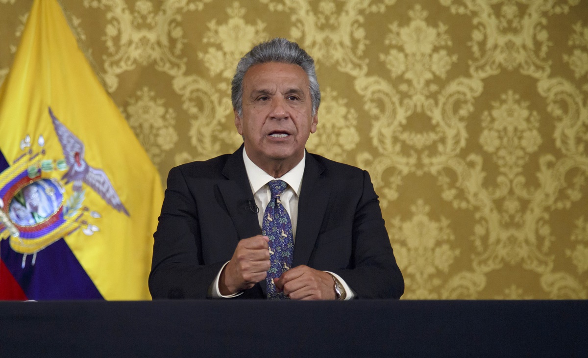 Presidente de Ecuador sufre accidente doméstico y suspende actividades por dos días