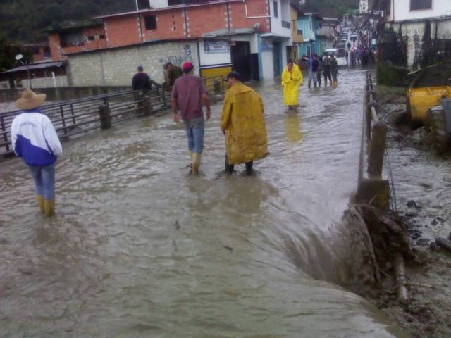 Foto: Fuertes lluvias causan inundaciones en Canaguá, estado Mérida  #7Ago
