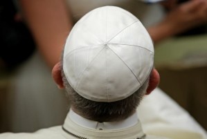 El Papa visitó por sorpresa un centro de asistencia para pobres en Vaticano