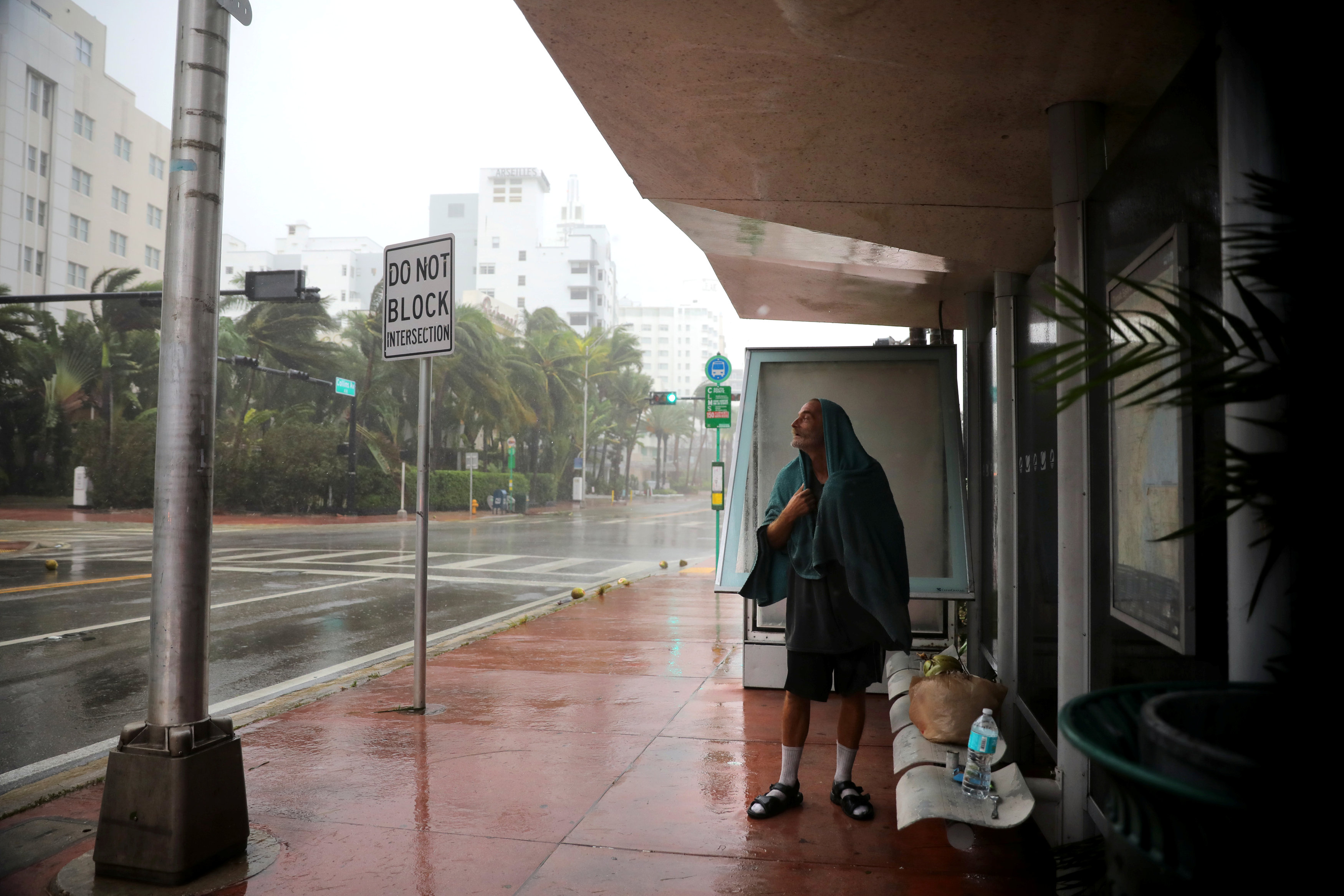 Ocho personas mueren en un asilo de Florida sin luz tras el paso de Irma