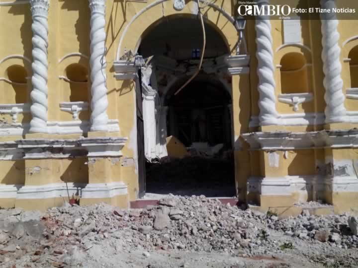 Iglesia se derrumba en pleno bautizo y deja once muertos en Puebla (fotos y videos)