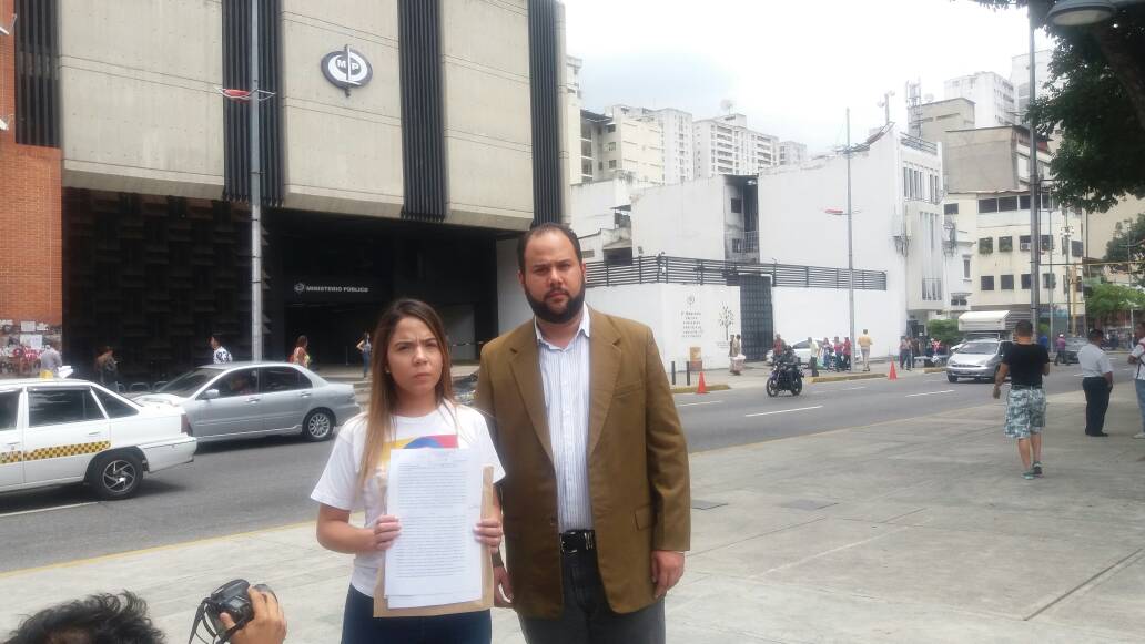 Familiares de José Vicente García denuncian que funcionarios del Sebin le dan agua contaminada para bañarse