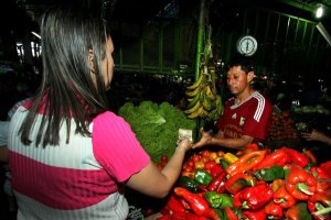 Se necesitan tres días de sueldo mínimo para comprar un kilo de tomate en San Cristóbal