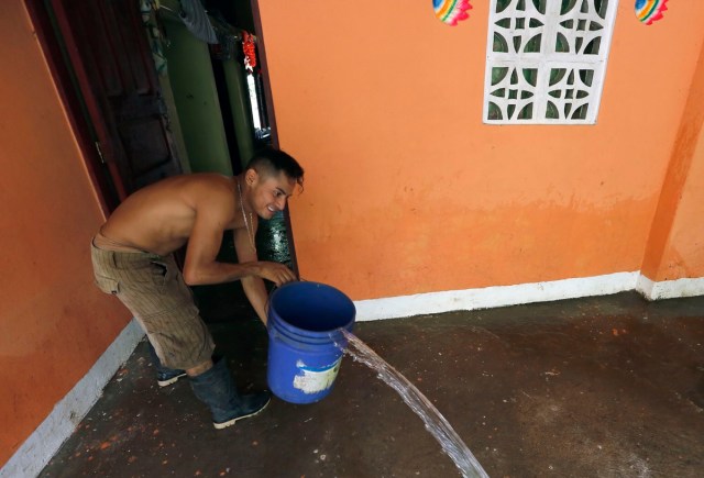 A man pours water from his flooded house after the passage of tropical storm Nate in Rivas some 80 kilometres from Managua on October 6, 2017. Intense rains from the storm forced thousands from their homes, uprooted trees, knocked out bridges and turned roads into rivers in Costa Rica, Nicaragua and Honduras. / AFP PHOTO / INTI OCON