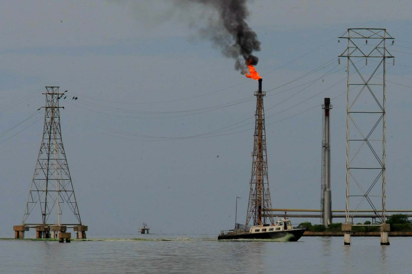 Angola no es la próxima Venezuela, dice petrolera estatal tras reducir deuda