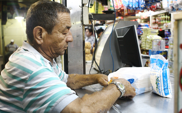 Las amas de casa manifiestan su descontento por la escasez que le limita la preparación de los alimentos. (Foto: Archivo)