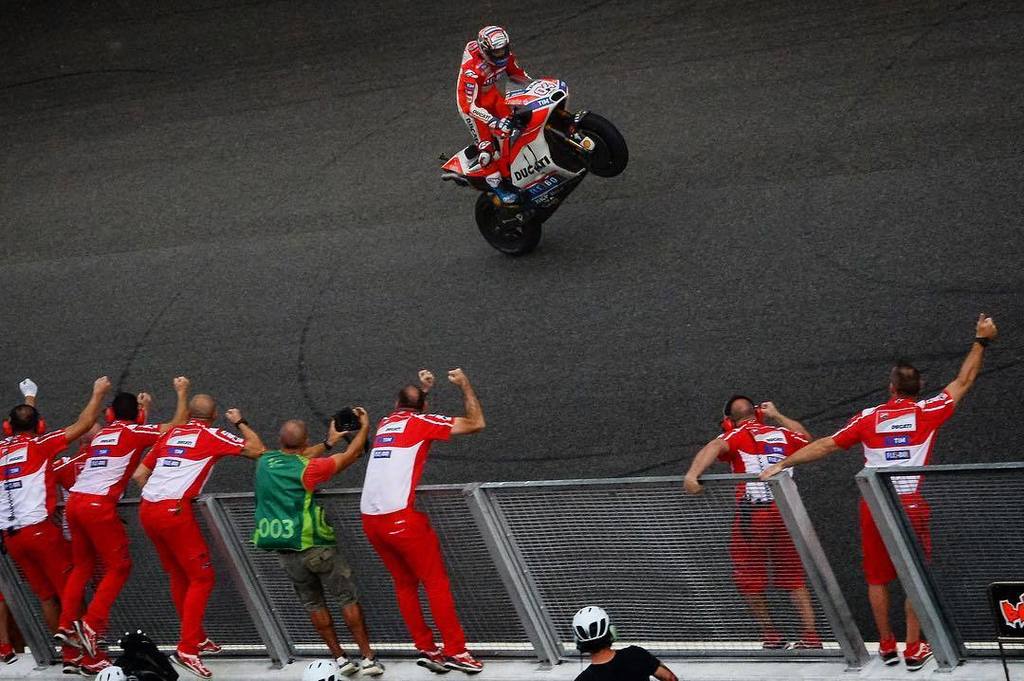 Dovizioso gana el GP de Malasia y peleará el Mundial a Márquez en Valencia