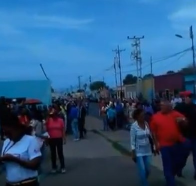 ¡Nadie los quiere!  Así abuchearon a alcalde chavista en su centro de votación en Falcón (VIDEO)