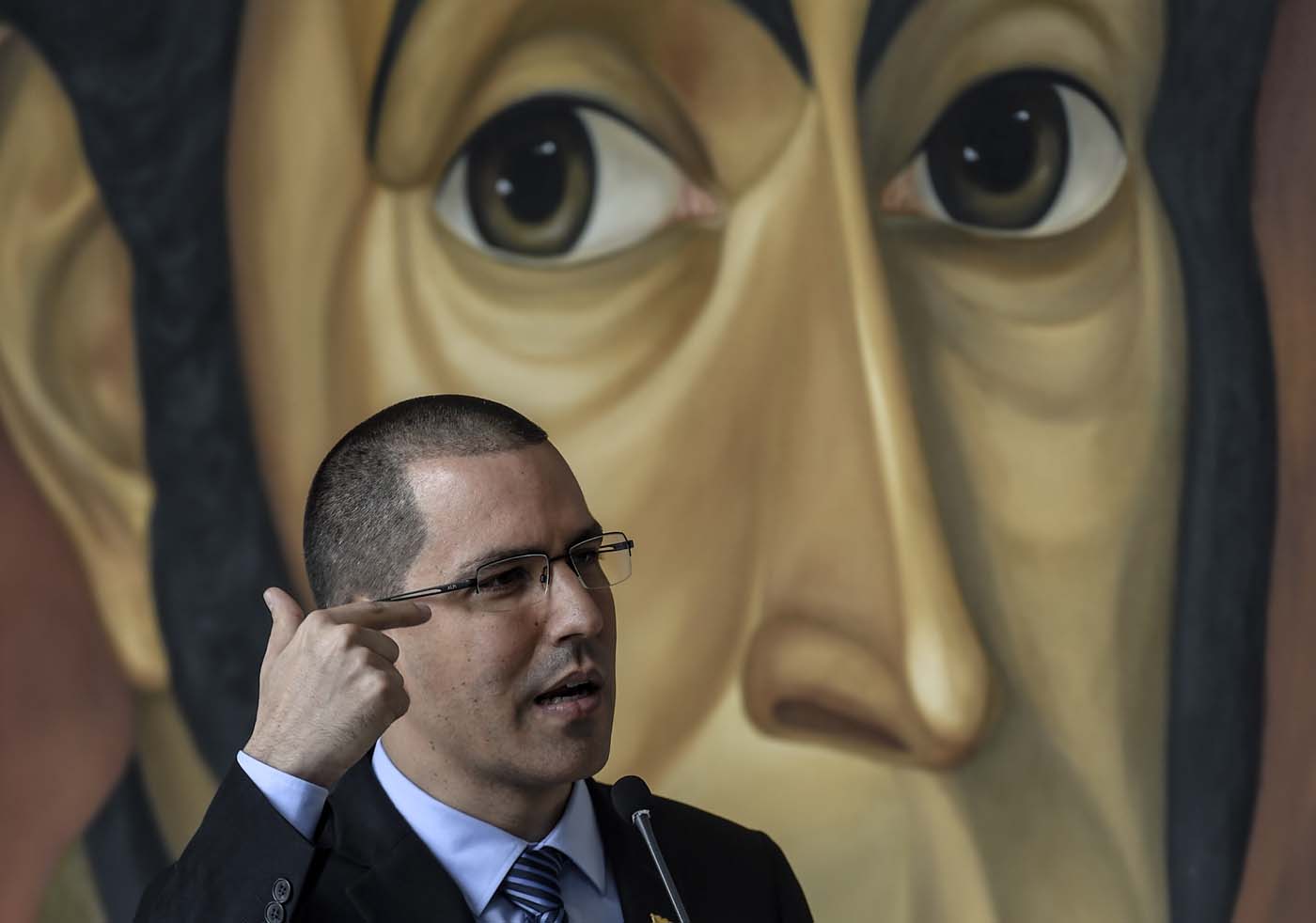 Arreaza dice que gobierno español hace “victimización hipócrita” tras expulsión de su embajador