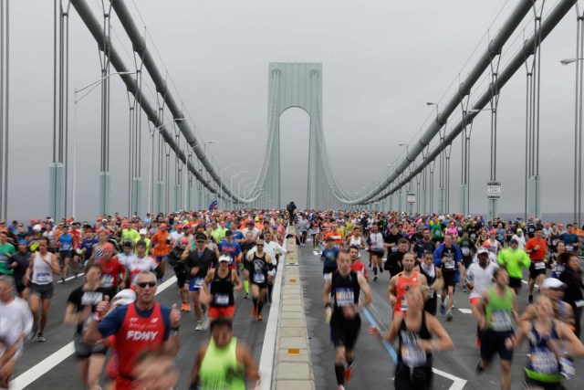 The first wave of runners make their way across the Verrazano-Narrows Bridge during the start of the New York City Marathon in New York, U.S., November 5, 2017. REUTERS/Lucas Jackson