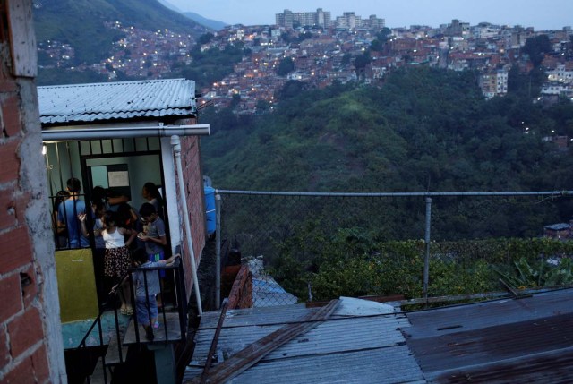 People wager money on "Los Animalitos" (or the Little Animals) betting game on the outskirts of Caracas, Venezuela, October 6, 2017. REUTERS/Ricardo Moraes SEARCH "MORAES GAMBLING" FOR THIS STORY. SEARCH "WIDER IMAGE" FOR ALL STORIES.