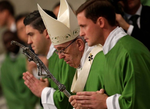 Pope Francis arrives to lead a special mass to mark the new World Day of the Poor in Saint Peter's Square at the Vatican, November 19, 2017. REUTERS/Max Rossi