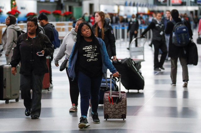 Travelers walk through Terminal 3 at O'Hare Airport before the busy Thanksgiving Day weekend in Chicago, Illinois, U.S., November 21, 2017. REUTERS/Kamil Krzaczynski