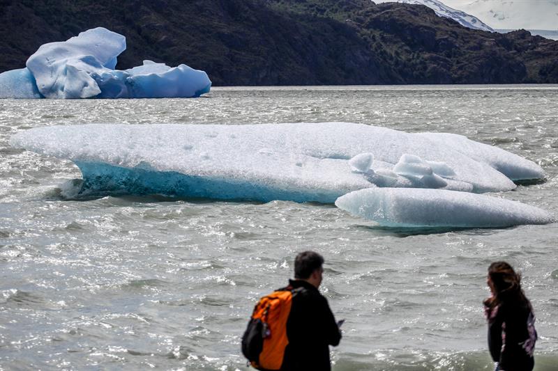 Bachelet: desprendimiento del glaciar Grey es efecto del cambio climático