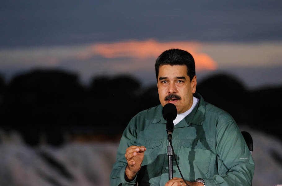Maduro felicita a Tarek por ser tan “diligente” y amenaza con cárcel a corruptos rojitos