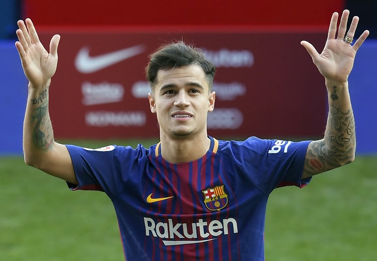 Coutinho saluda a sus nuevos compañeros en el Barcelona