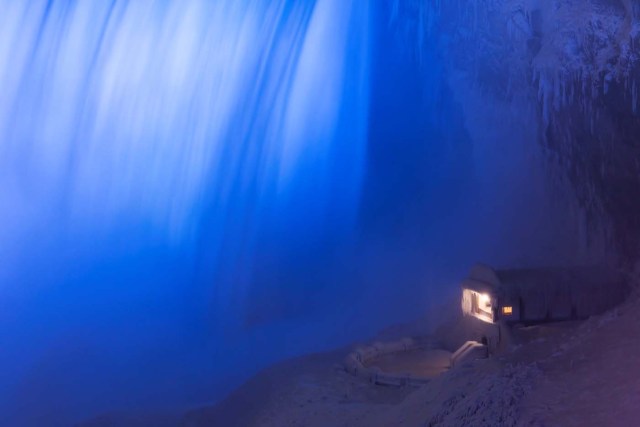 A building covered in ice sits at the base of the Horseshoe Falls in Niagara Falls, Ontario, Canada, January 2, 2018. REUTERS/Aaron Lynett