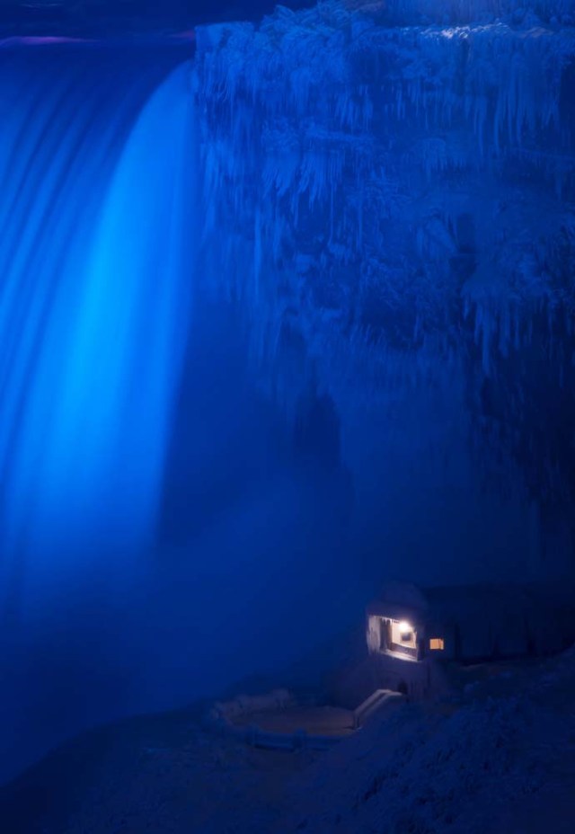 A building covered in ice sits at the base of the Horseshoe Falls in Niagara Falls, Ontario, Canada, January 2, 2018. REUTERS/Aaron Lynett