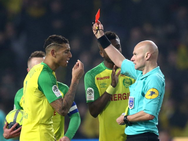 Soccer Football - Ligue 1 - FC Nantes vs Paris St Germain - The Stade de la Beaujoire - Louis Fonteneau, Nantes, France - January 14, 2018 Nantes' Diego Carlos is shown a red card by referee Tony Chapron REUTERS/Stephane Mahe