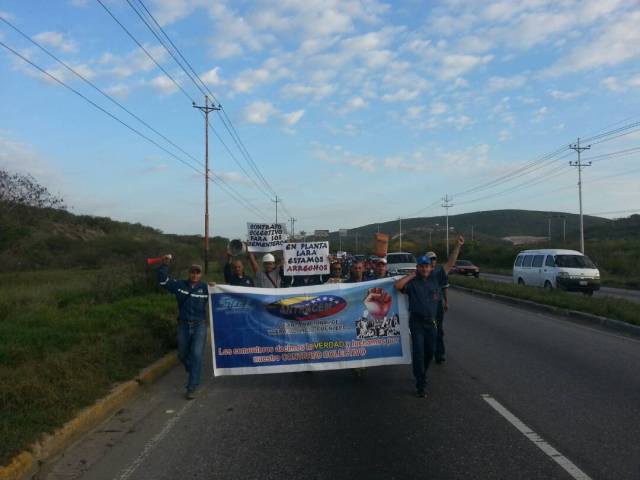 Foto: Trabajadores cementeros protestan en Lara / Cortesía