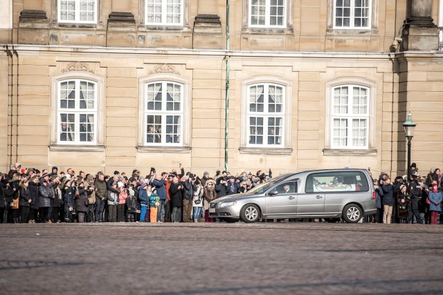 Prince Henrik's casket arrives to Amalienborg Palace in Copenhagen, Denmark, February 15, 2018. Ritzau Scanpix Denmark/Mads Claus Rasmussen via REUTERS ATTENTION EDITORS - THIS IMAGE WAS PROVIDED BY A THIRD PARTY. DENMARK OUT. NO COMMERCIAL OR EDITORIAL SALES IN DENMARK.