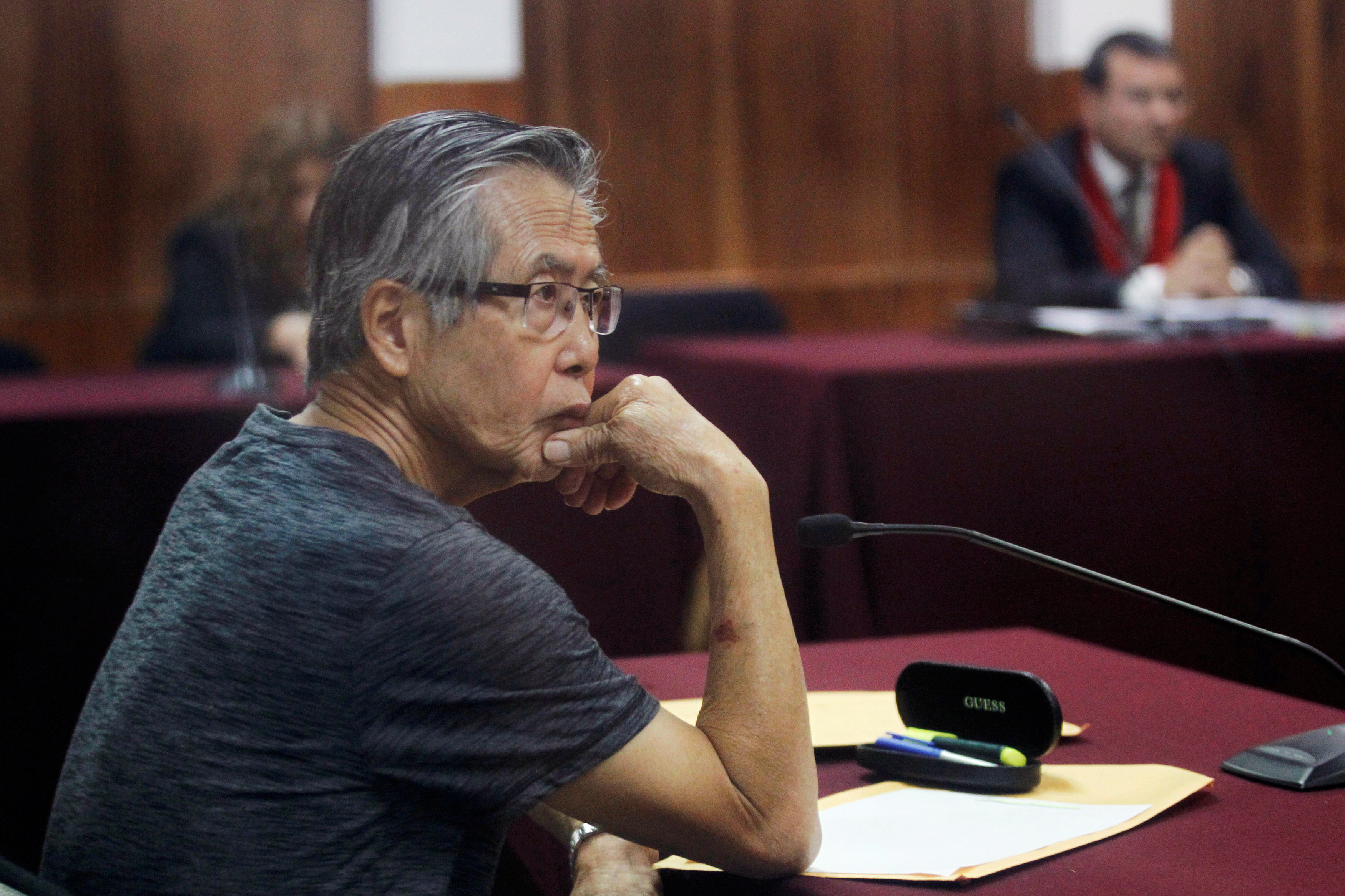 El expresidente Fujimori fue internado en una clínica por problemas gástricos