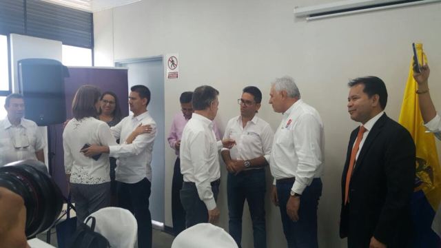 Esta reunión contó con la participación de la canciller María Ángela Holguín, los ministros de Defensa, Luis Carlos Villegas; de Salud, Alejandro Gaviria; de Trabajo, Griselda Restrepo; Comercio, María Lorena Gutiérrez; Transporte, Germán Cardona; Agricultura, Juan Guillermo Zuluaga y el gobernador y los alcaldes de Cúcuta (Foto cortesía)