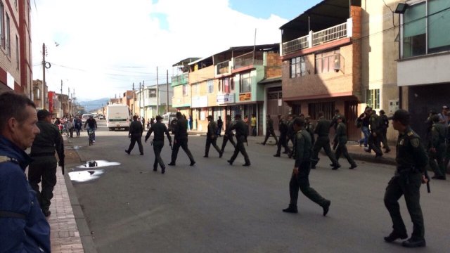 Intento de saqueo en supermercado de Cundinamarca, Colombia // Foto @johann0109