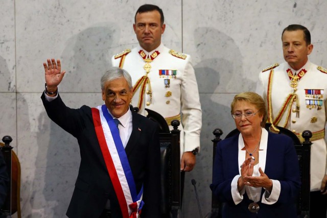 Chile's President Sebastian Pinera waves after he was sworn-in, next to former president Michelle Bachelet, at the Congress in Valparaiso, Chile March 11, 2018. REUTERS/ Ivan Alvarado