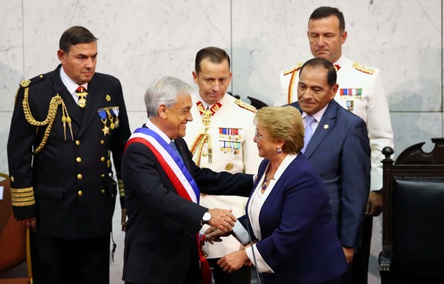 Chile's President Sebastian Pinera greets former president Michelle Bachelet after being sworn in at the Congress in Valparaiso, Chile March 11, 2018. REUTERS/ Ivan Alvarado
