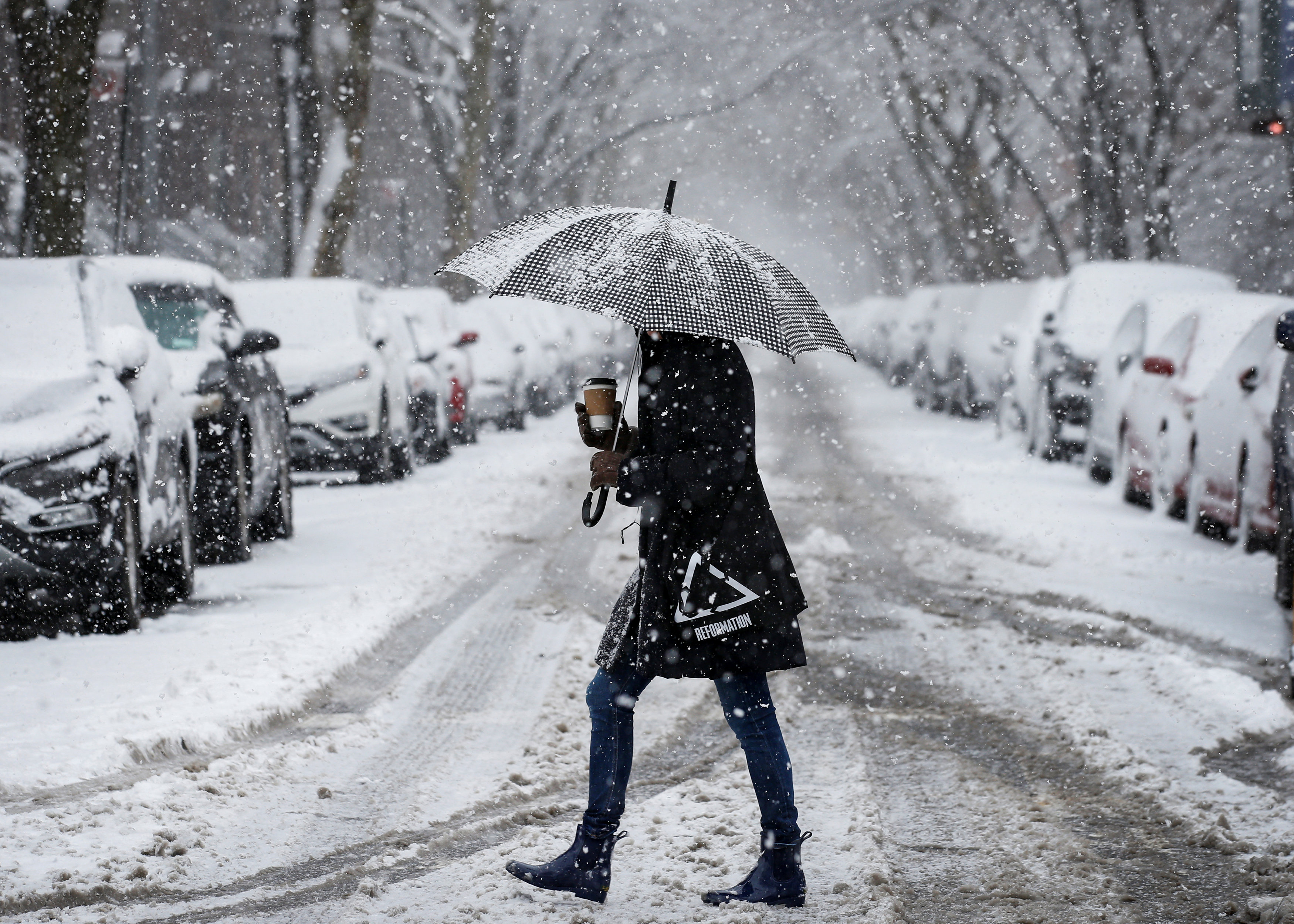 Más de 3.600 vuelos cancelados en Estados Unidos por tormenta de nieve